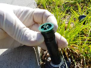 Adjusting a variable arc sprinkler nozzle